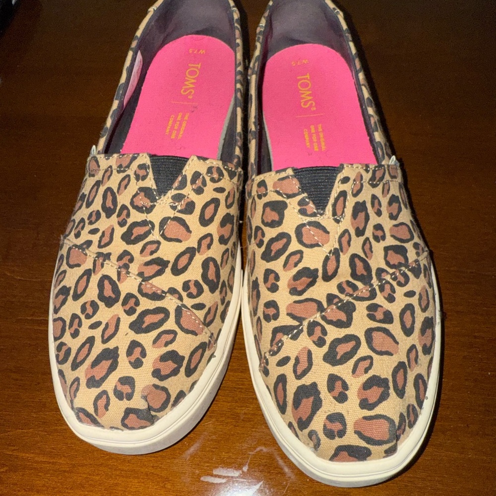 Used TOMS Leopard Print Women's Slip-On Shoes size 7.5
